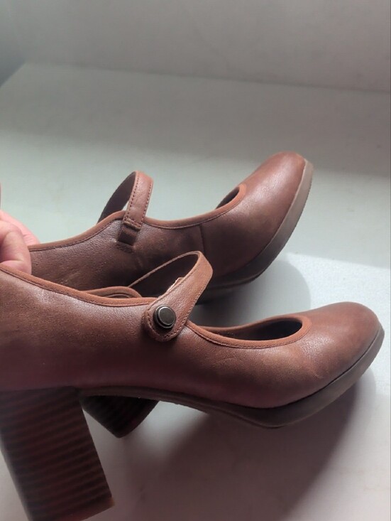 Clarks Shoes - Mary Jane Block Heel Pumps in Brown